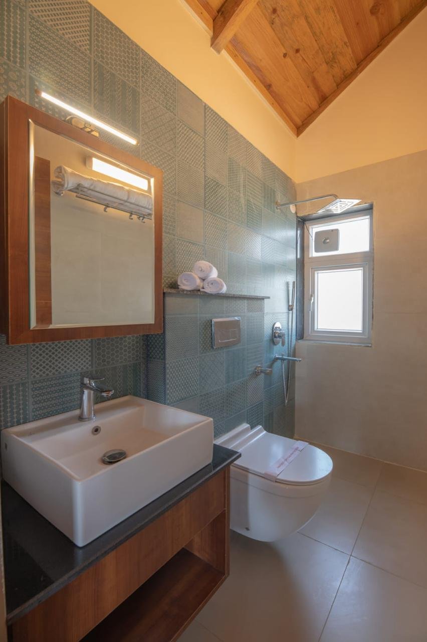 En-Suite Alpine Bathroom in Mukteshwar