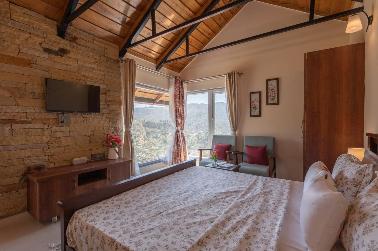 Master Bedroom Suite with Stone Wall in Mukteshwar