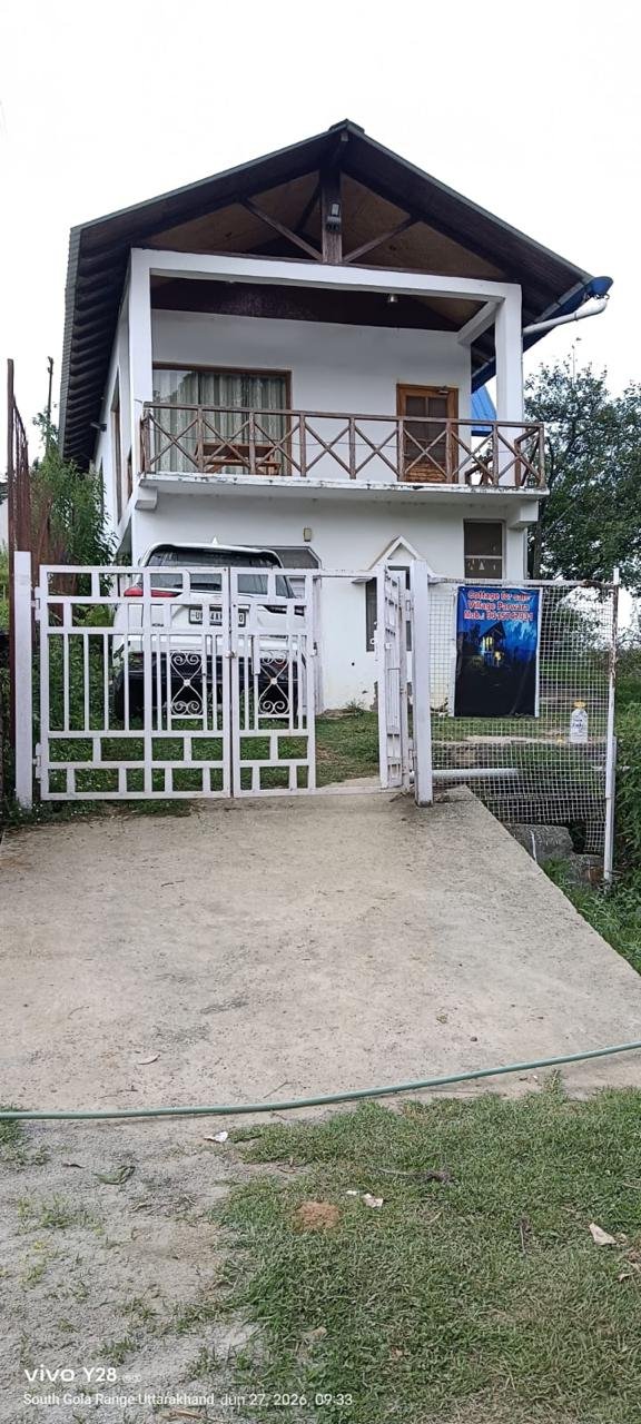 Kasauli, Himachal Pradesh residential cottage and pine ridge construction